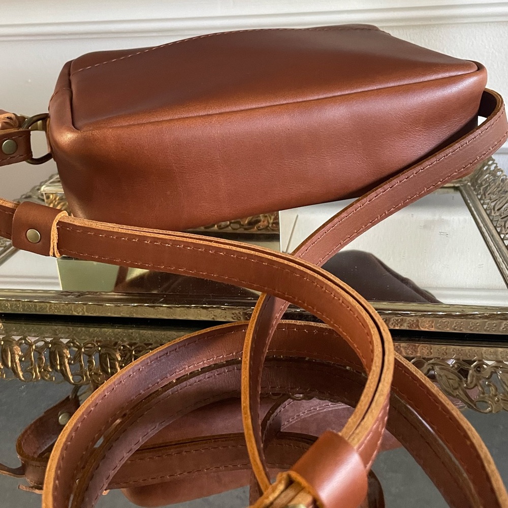 Portland Leather Camera Crossbody- Honey - Picture 5 of 8